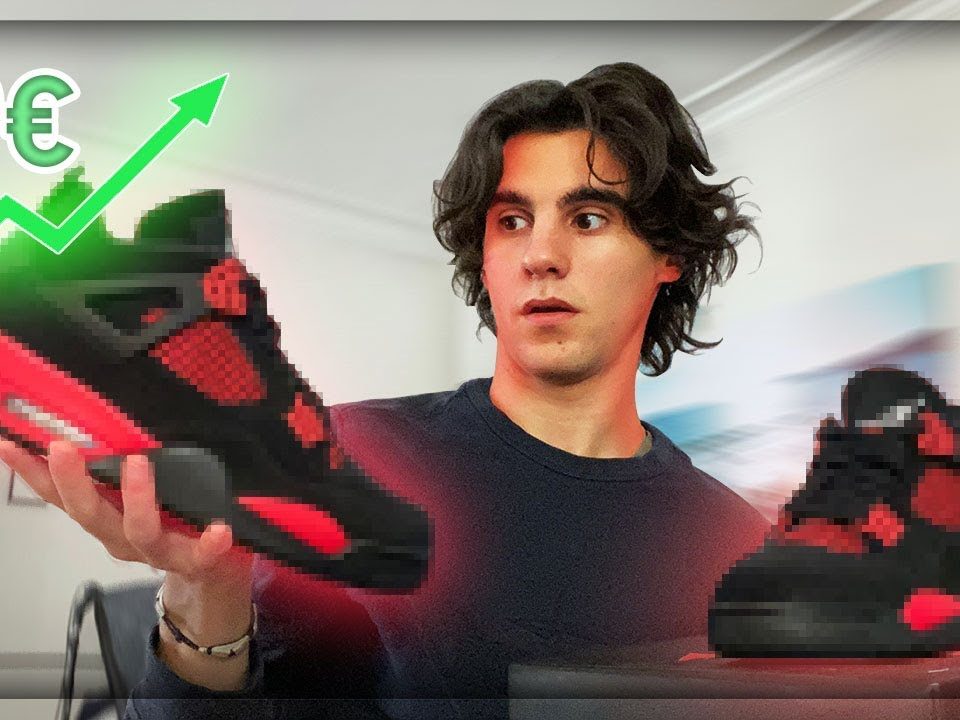 Jordan 4 Red Thunder noire et rouge présentée pour une analyse de revente